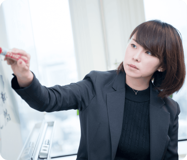 先輩社員による研修の様子
